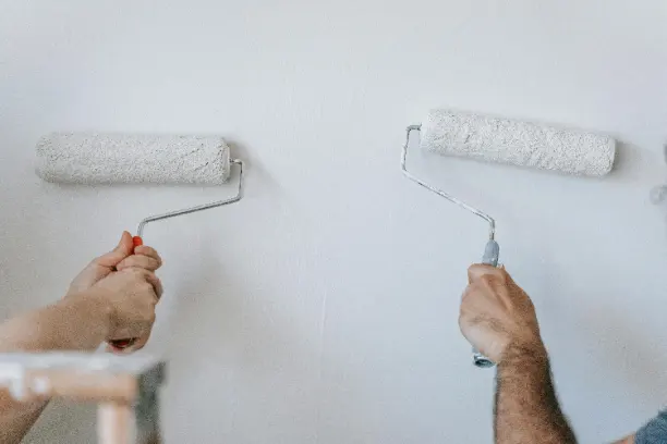 Usta tarafından yapılan boya badana işlemi